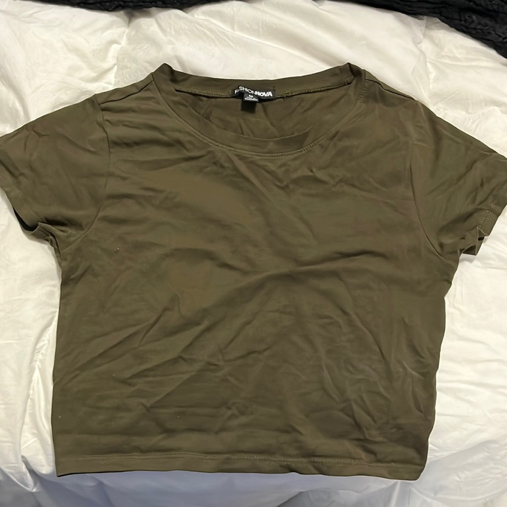 FashionNova Cropped Robin Tee